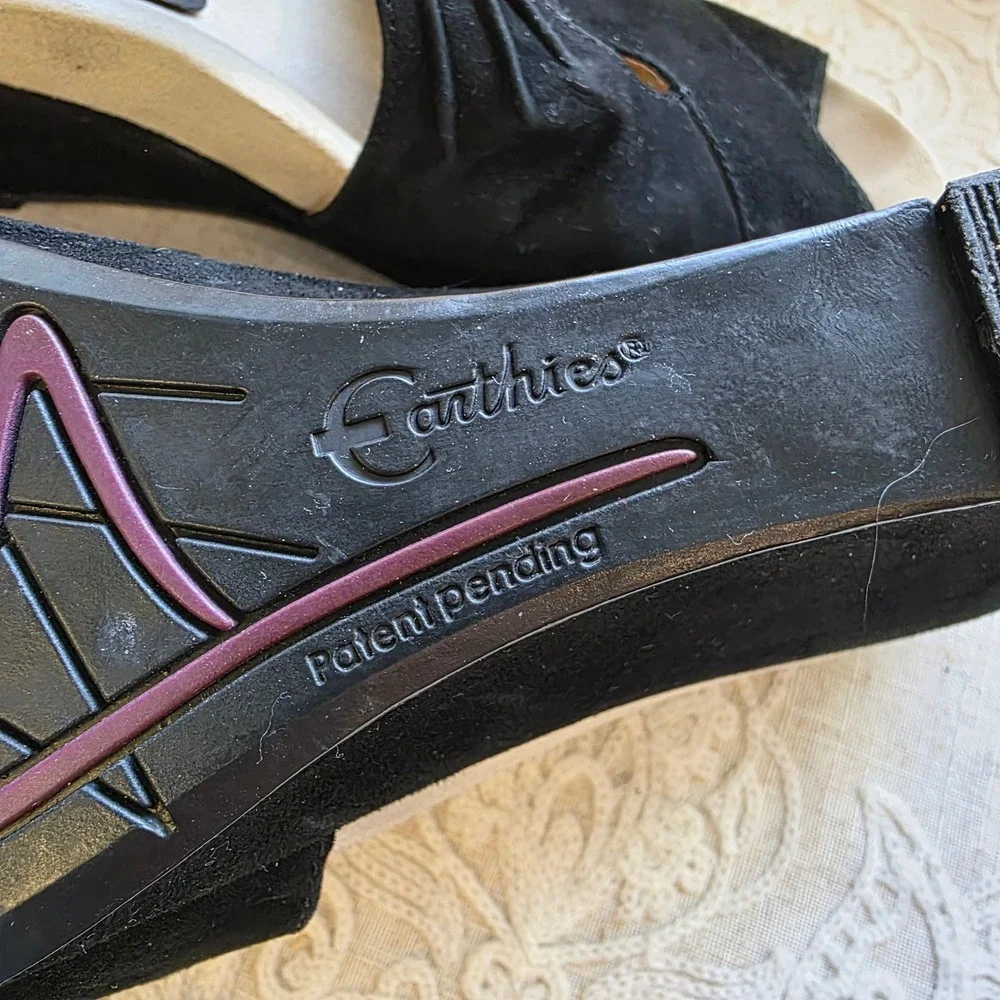Earthies Veria Too Wedge‎ Sandals 8.5 Black Suede Pleated T-Strap Peep Toe Shoes